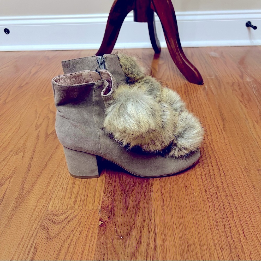 Cecelia New York Suede Pom Pom Booties Size 8.5 - Picture 3 of 7